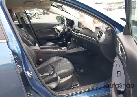 2018 Mazda Mazda3 Touring из США, поврежденный, VIN 3MZBN1V34JM214763